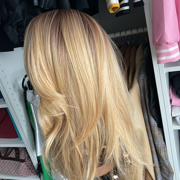 Blonde AMBITION Lace Front Wig - Picture 4 of 4